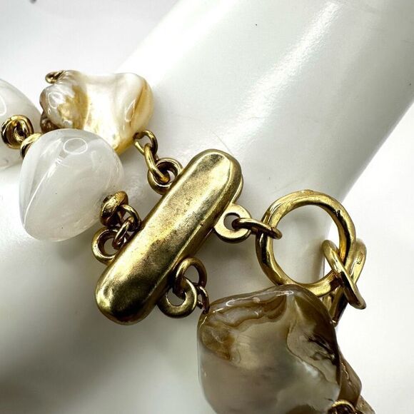 Abalone and white beaded double strand gold tone bracelet - Picture 3 of 8